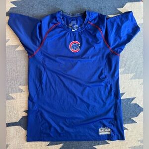 Nike Men’s Cubs workout shirt